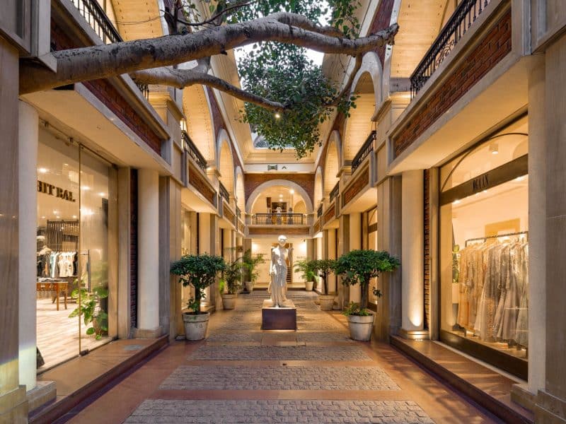 Kutub Boulevard luxury retail store design